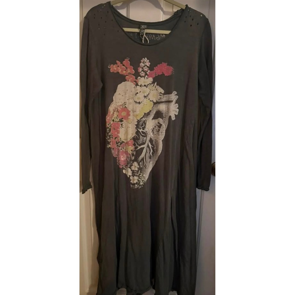 Magnolia Pearl Floral Anatomical Heart Long Sleeve Dress Gray Cotton Distressed